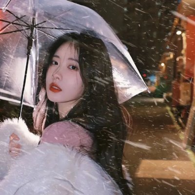 龙纹身的女孩